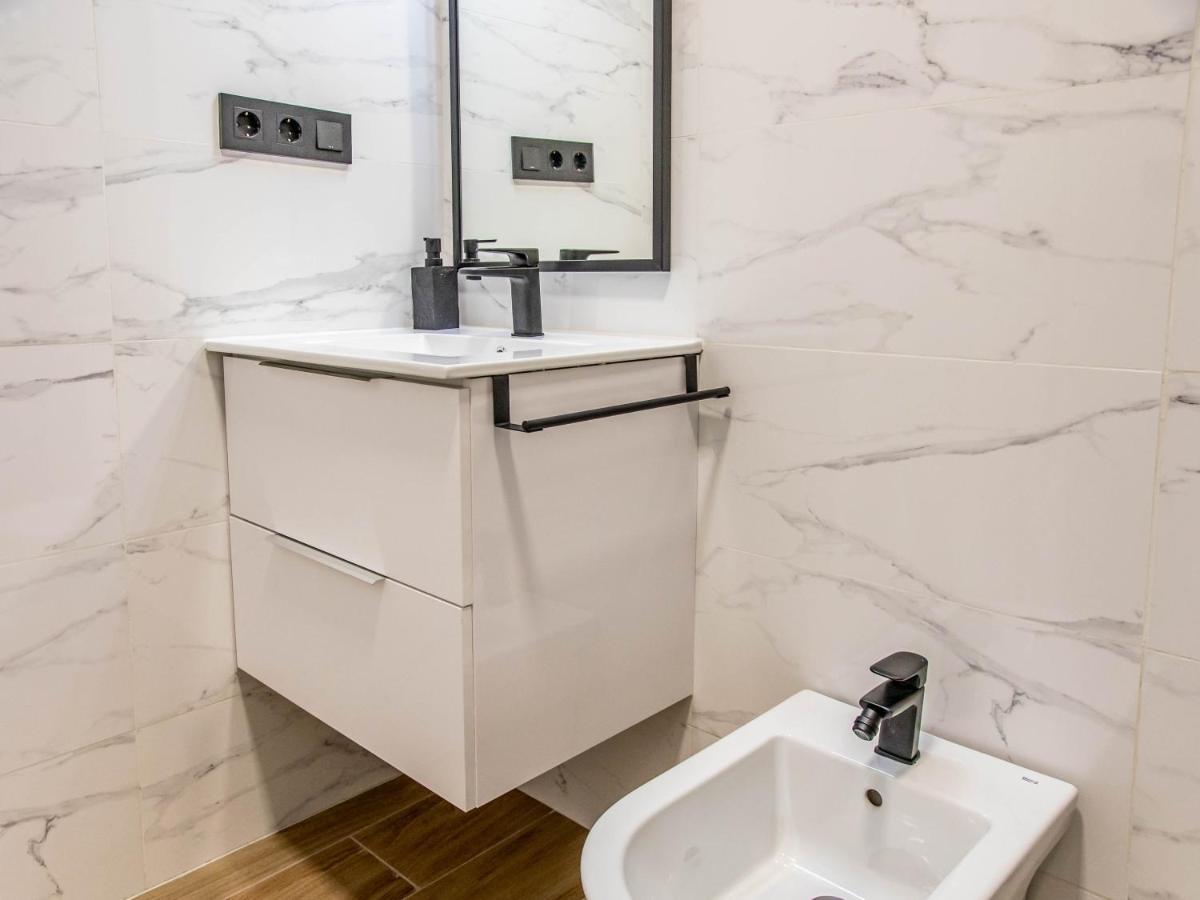 Tuguest Avenida Madrid Apartment Гранада Екстериор снимка